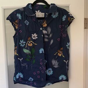 EUC- Cat’s Pajamas Navy Floral Cap-Sleeve Button Front Top.